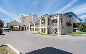 Econo Lodge Inn & Suites University Calgary
